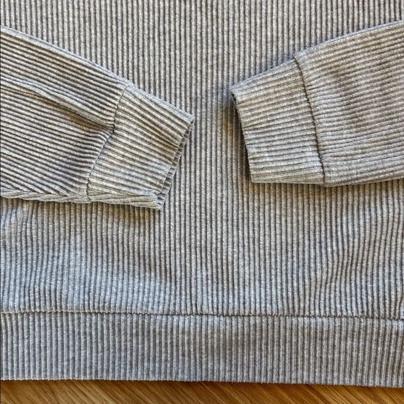 Alo Muse Hoodie ✨ size L - Picture 8 of 13